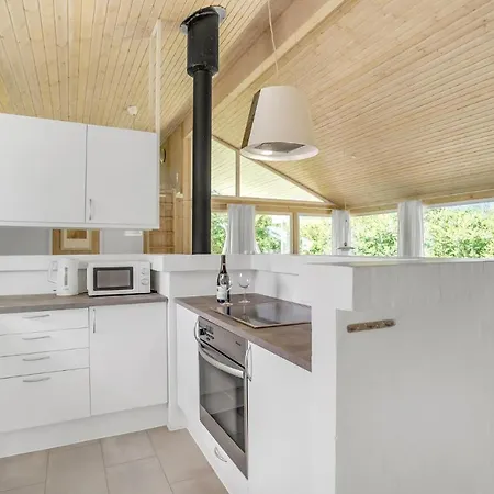 6 Bedroom Pet Friendly In Vaeggerlose 펜션 Bøtø By